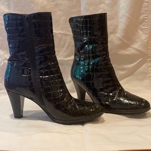 Black Stamped Patent Leather, La Canadienne Boots.